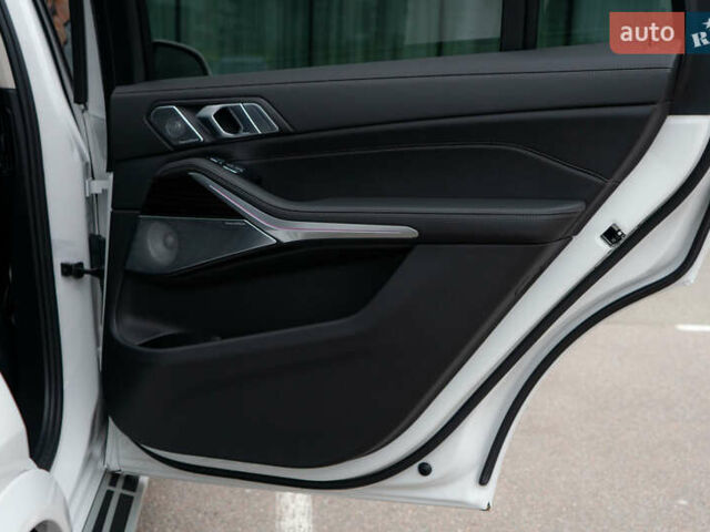 Белый БМВ X7, объемом двигателя 3 л и пробегом 75 тыс. км за 86000 $, фото 43 на Automoto.ua