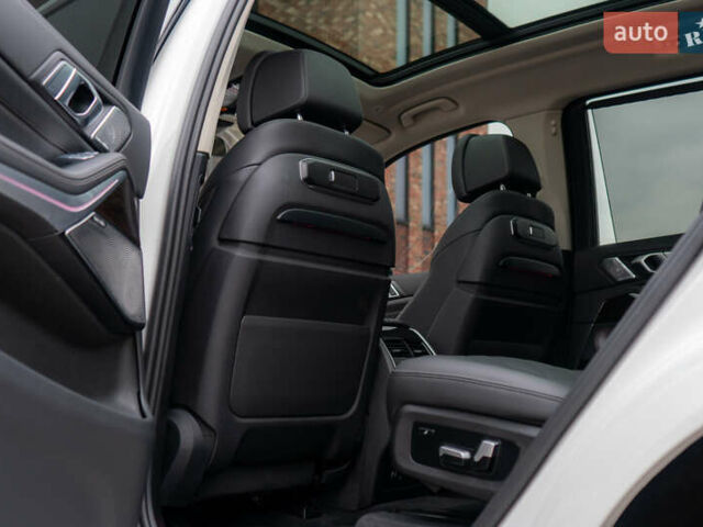 Белый БМВ X7, объемом двигателя 3 л и пробегом 75 тыс. км за 86000 $, фото 33 на Automoto.ua