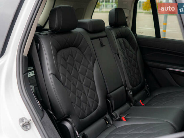 Белый БМВ X7, объемом двигателя 3 л и пробегом 75 тыс. км за 86000 $, фото 45 на Automoto.ua