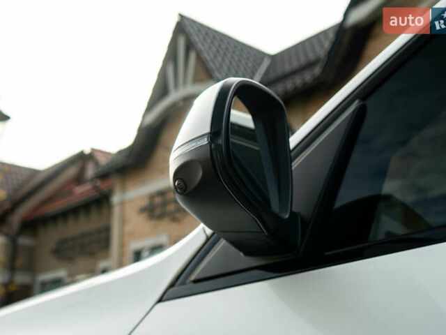 Белый БМВ X7, объемом двигателя 3 л и пробегом 75 тыс. км за 86000 $, фото 23 на Automoto.ua