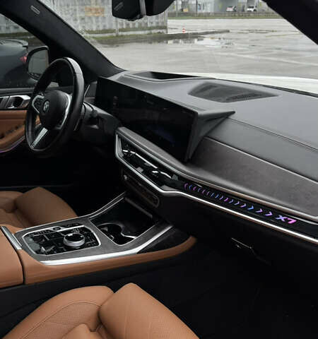 Білий БМВ X7, об'ємом двигуна 3 л та пробігом 60 тис. км за 99999 $, фото 45 на Automoto.ua