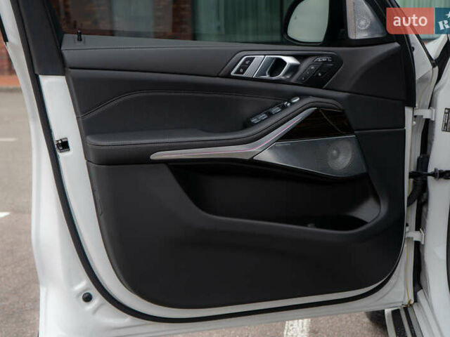 Белый БМВ X7, объемом двигателя 3 л и пробегом 75 тыс. км за 86000 $, фото 29 на Automoto.ua