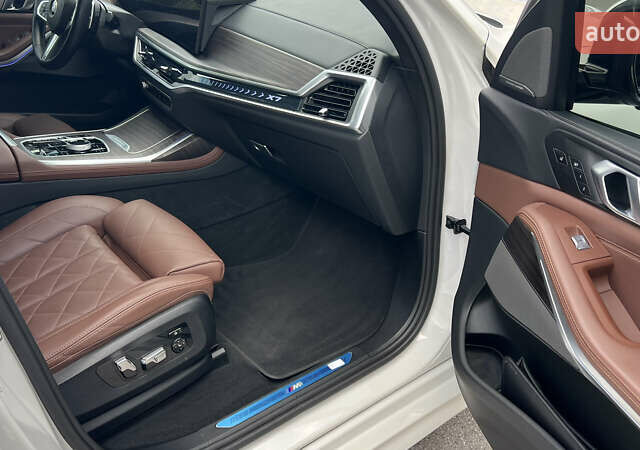 Белый БМВ X7, объемом двигателя 3 л и пробегом 115 тыс. км за 115000 $, фото 17 на Automoto.ua