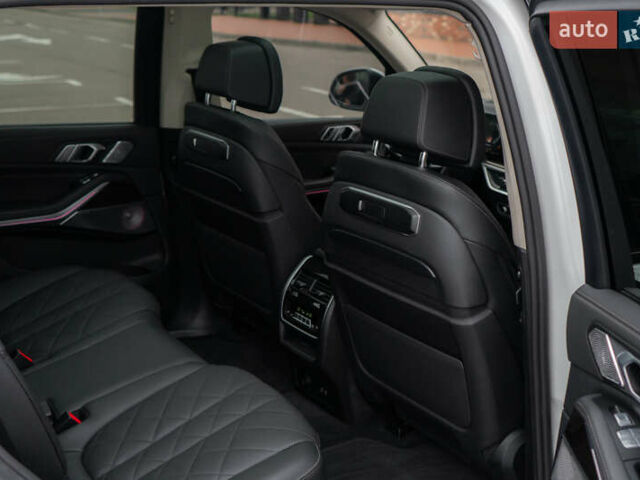 Белый БМВ X7, объемом двигателя 3 л и пробегом 75 тыс. км за 86000 $, фото 40 на Automoto.ua