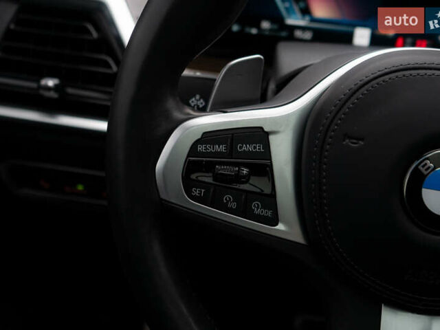 Белый БМВ X7, объемом двигателя 3 л и пробегом 75 тыс. км за 86000 $, фото 56 на Automoto.ua