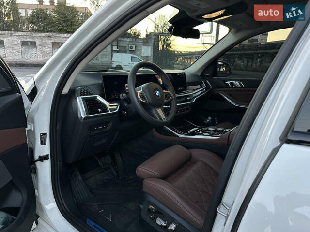 Белый БМВ X7, объемом двигателя 3 л и пробегом 11 тыс. км за 95000 $, фото 10 на Automoto.ua
