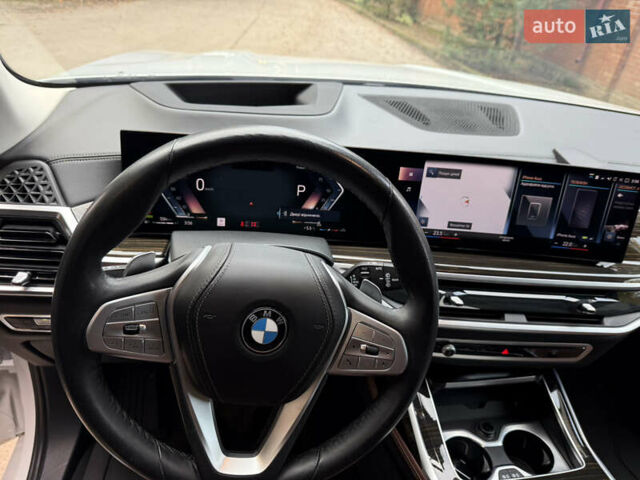 Белый БМВ X7, объемом двигателя 3 л и пробегом 48 тыс. км за 90000 $, фото 9 на Automoto.ua