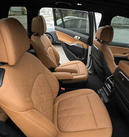 Білий БМВ X7, об'ємом двигуна 3 л та пробігом 60 тис. км за 99999 $, фото 48 на Automoto.ua