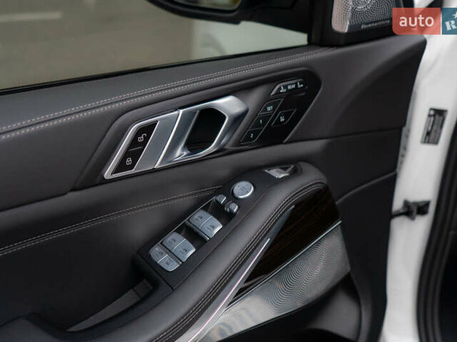 Белый БМВ X7, объемом двигателя 3 л и пробегом 75 тыс. км за 86000 $, фото 30 на Automoto.ua