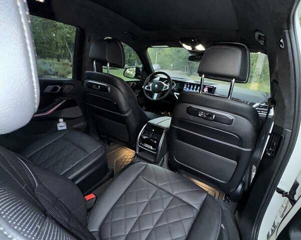 Белый БМВ X7, объемом двигателя 3 л и пробегом 24 тыс. км за 110000 $, фото 24 на Automoto.ua