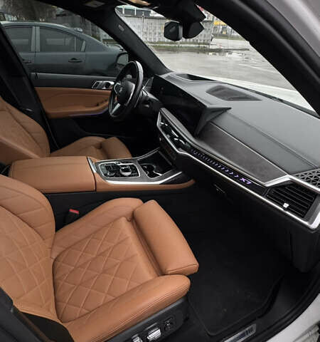 Білий БМВ X7, об'ємом двигуна 3 л та пробігом 60 тис. км за 99999 $, фото 46 на Automoto.ua