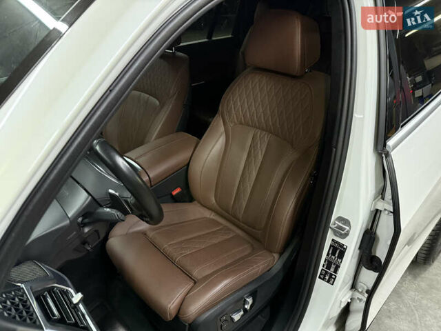 Белый БМВ X7, объемом двигателя 2.99 л и пробегом 48 тыс. км за 123000 $, фото 18 на Automoto.ua