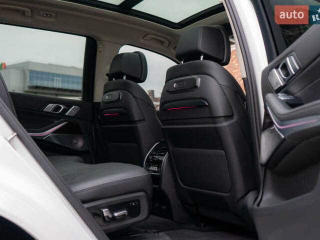 Белый БМВ X7, объемом двигателя 3 л и пробегом 75 тыс. км за 86000 $, фото 39 на Automoto.ua