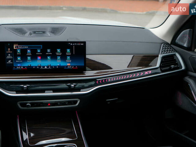 Белый БМВ X7, объемом двигателя 3 л и пробегом 75 тыс. км за 86000 $, фото 54 на Automoto.ua