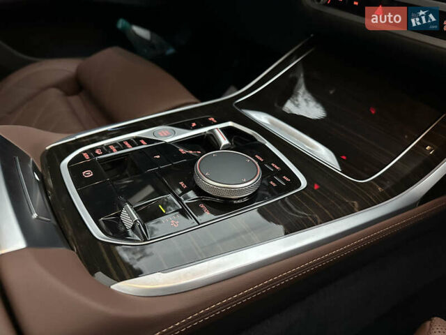 Белый БМВ X7, объемом двигателя 3 л и пробегом 11 тыс. км за 100000 $, фото 11 на Automoto.ua