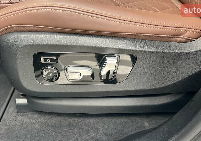 Белый БМВ X7, объемом двигателя 3 л и пробегом 115 тыс. км за 115000 $, фото 9 на Automoto.ua