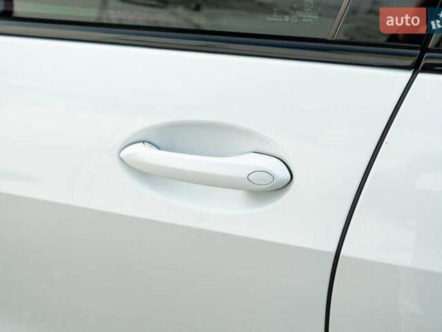 Белый БМВ X7, объемом двигателя 3 л и пробегом 75 тыс. км за 86000 $, фото 22 на Automoto.ua