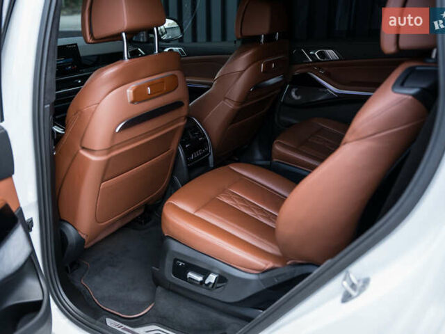Белый БМВ X7, объемом двигателя 3 л и пробегом 27 тыс. км за 121000 $, фото 33 на Automoto.ua
