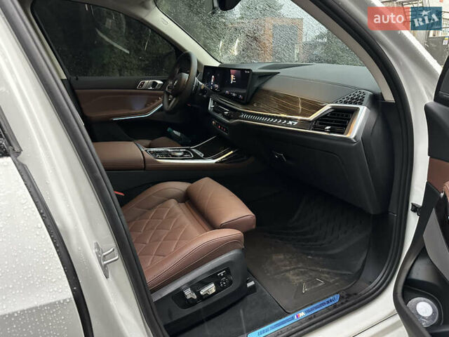 Белый БМВ X7, объемом двигателя 3 л и пробегом 11 тыс. км за 95000 $, фото 23 на Automoto.ua