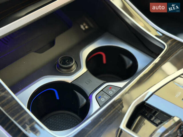 Белый БМВ X7, объемом двигателя 3 л и пробегом 48 тыс. км за 90000 $, фото 10 на Automoto.ua