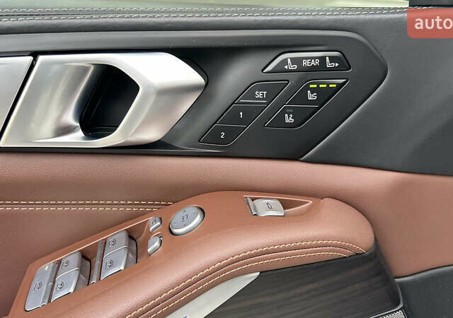 Белый БМВ X7, объемом двигателя 3 л и пробегом 115 тыс. км за 112000 $, фото 10 на Automoto.ua