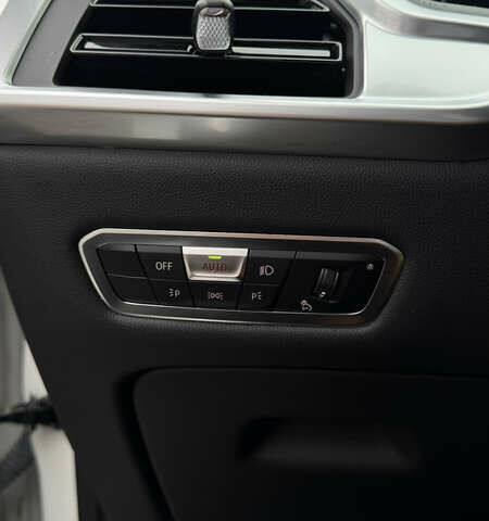 Білий БМВ X7, об'ємом двигуна 3 л та пробігом 60 тис. км за 99999 $, фото 25 на Automoto.ua