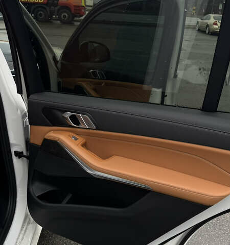 Білий БМВ X7, об'ємом двигуна 3 л та пробігом 60 тис. км за 99999 $, фото 58 на Automoto.ua