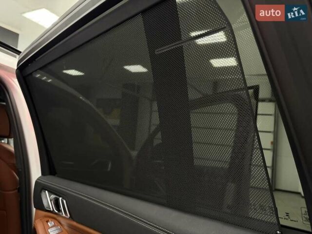 Белый БМВ X7, объемом двигателя 3 л и пробегом 1 тыс. км за 157500 $, фото 64 на Automoto.ua