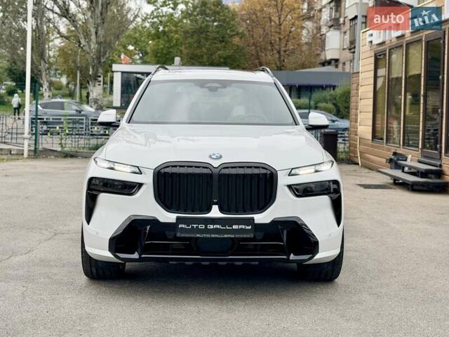 Белый БМВ X7, объемом двигателя 3 л и пробегом 1 тыс. км за 148999 $, фото 2 на Automoto.ua