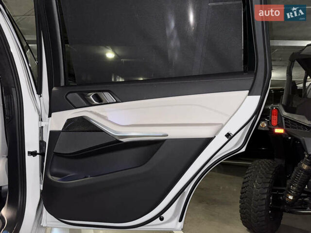 Белый БМВ X7, объемом двигателя 4.39 л и пробегом 35 тыс. км за 149900 $, фото 81 на Automoto.ua