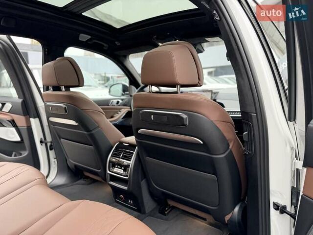 Білий БМВ X7, об'ємом двигуна 3 л та пробігом 1 тис. км за 153500 $, фото 38 на Automoto.ua