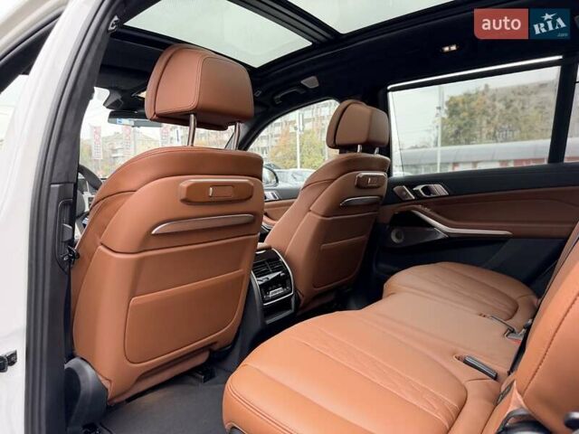 Белый БМВ X7, объемом двигателя 3 л и пробегом 1 тыс. км за 148999 $, фото 27 на Automoto.ua