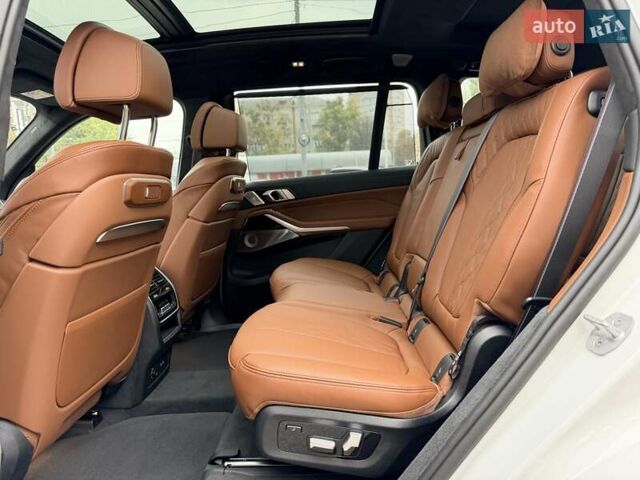 Белый БМВ X7, объемом двигателя 3 л и пробегом 1 тыс. км за 148999 $, фото 28 на Automoto.ua