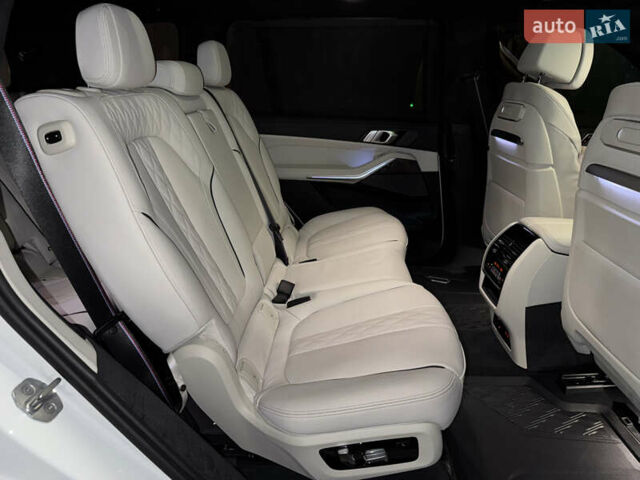 Белый БМВ X7, объемом двигателя 4.39 л и пробегом 35 тыс. км за 149900 $, фото 34 на Automoto.ua