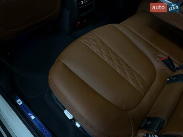 Белый БМВ X7, объемом двигателя 3 л и пробегом 1 тыс. км за 157500 $, фото 62 на Automoto.ua