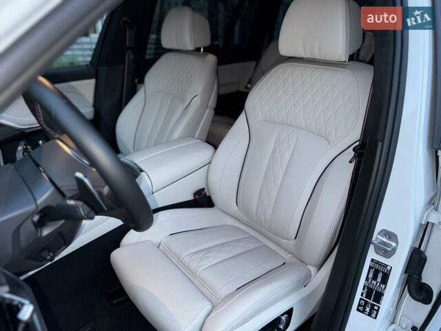 Белый БМВ X7, объемом двигателя 4.39 л и пробегом 35 тыс. км за 149900 $, фото 11 на Automoto.ua