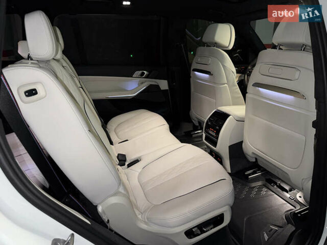 Белый БМВ X7, объемом двигателя 4.39 л и пробегом 35 тыс. км за 149900 $, фото 35 на Automoto.ua