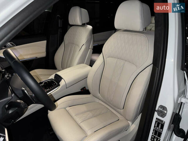 Белый БМВ X7, объемом двигателя 4.39 л и пробегом 35 тыс. км за 149900 $, фото 24 на Automoto.ua