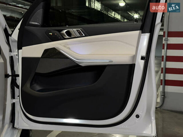 Белый БМВ X7, объемом двигателя 4.39 л и пробегом 35 тыс. км за 149900 $, фото 79 на Automoto.ua