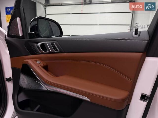 Белый БМВ X7, объемом двигателя 3 л и пробегом 1 тыс. км за 146900 $, фото 60 на Automoto.ua