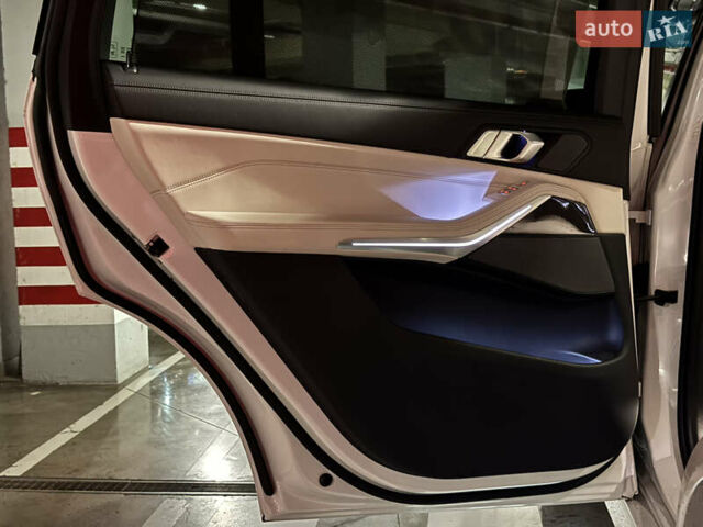 Белый БМВ X7, объемом двигателя 4.39 л и пробегом 35 тыс. км за 149900 $, фото 77 на Automoto.ua