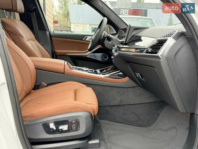 Белый БМВ X7, объемом двигателя 3 л и пробегом 1 тыс. км за 148999 $, фото 49 на Automoto.ua