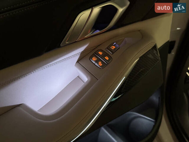 Белый БМВ X7, объемом двигателя 4.39 л и пробегом 35 тыс. км за 149900 $, фото 78 на Automoto.ua