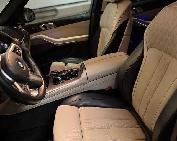 Черный БМВ X7, объемом двигателя 4.39 л и пробегом 93 тыс. км за 85000 $, фото 5 на Automoto.ua