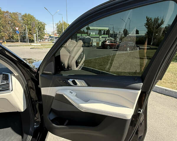 Черный БМВ X7, объемом двигателя 3 л и пробегом 180 тыс. км за 56000 $, фото 19 на Automoto.ua