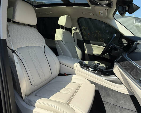 Черный БМВ X7, объемом двигателя 3 л и пробегом 180 тыс. км за 56000 $, фото 21 на Automoto.ua
