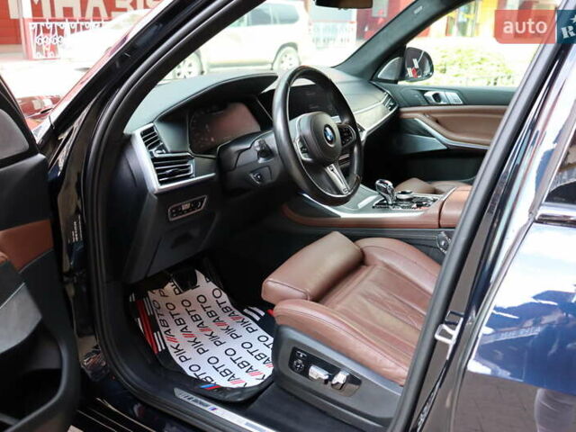 Черный БМВ X7, объемом двигателя 3 л и пробегом 115 тыс. км за 77900 $, фото 15 на Automoto.ua