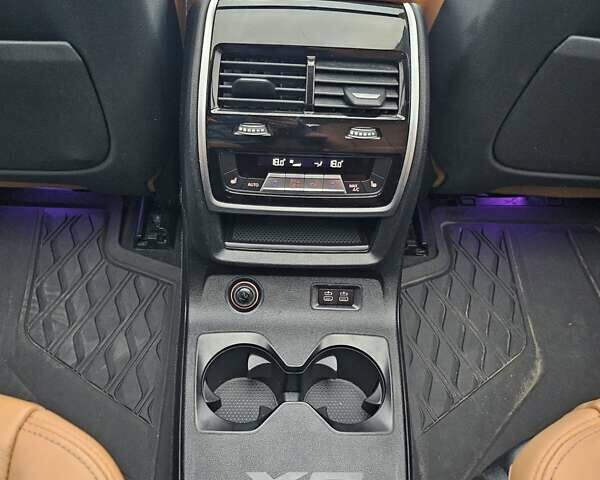 Чорний БМВ X7, об'ємом двигуна 0 л та пробігом 185 тис. км за 49500 $, фото 14 на Automoto.ua