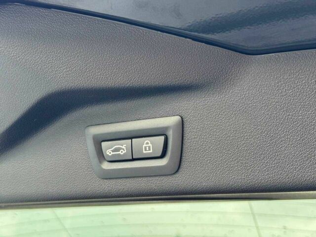 Черный БМВ X7, объемом двигателя 3 л и пробегом 120 тыс. км за 55000 $, фото 19 на Automoto.ua