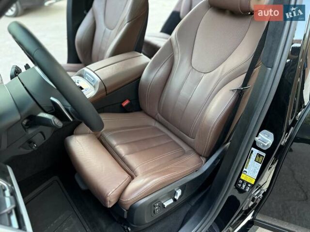 Черный БМВ X7, объемом двигателя 3 л и пробегом 59 тыс. км за 74900 $, фото 21 на Automoto.ua